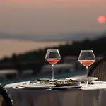 卡拉维娅拉克斯公寓式酒店 3*