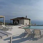 Karavia Lux Hotel de apartamente Afissos