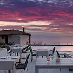 Hotel de apartamente Karavia Lux 3*