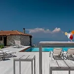 Karavia Lux Hotel de apartamente Afissos