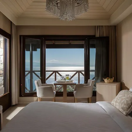 Karavia Lux Afissos