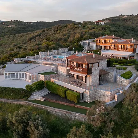 מלון דירות Karavia Lux 3*