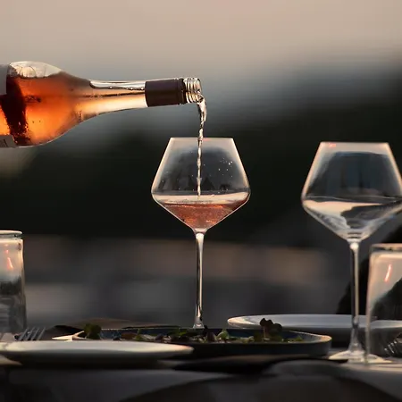 Karavia Lux מלון דירות