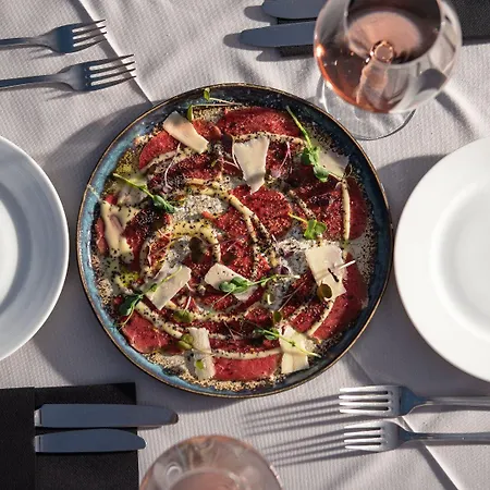 Karavia Lux מלון דירות