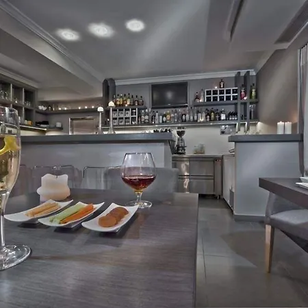 מלון דירות Karavia Lux