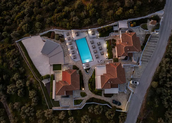 מלון דירות Karavia Lux