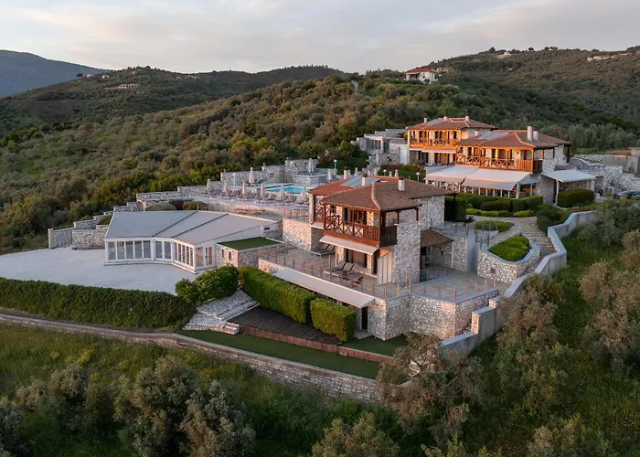 מלון דירות Karavia Lux 3*