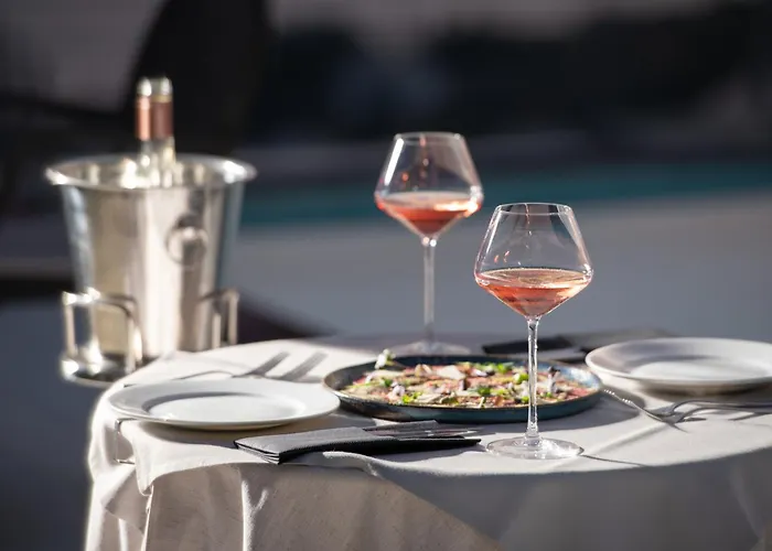 מלון דירות Karavia Lux