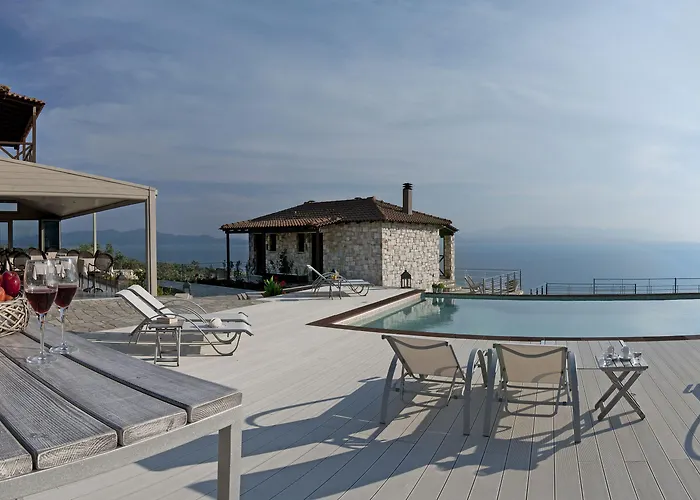 Karavia Lux מלון דירות אפיסוס