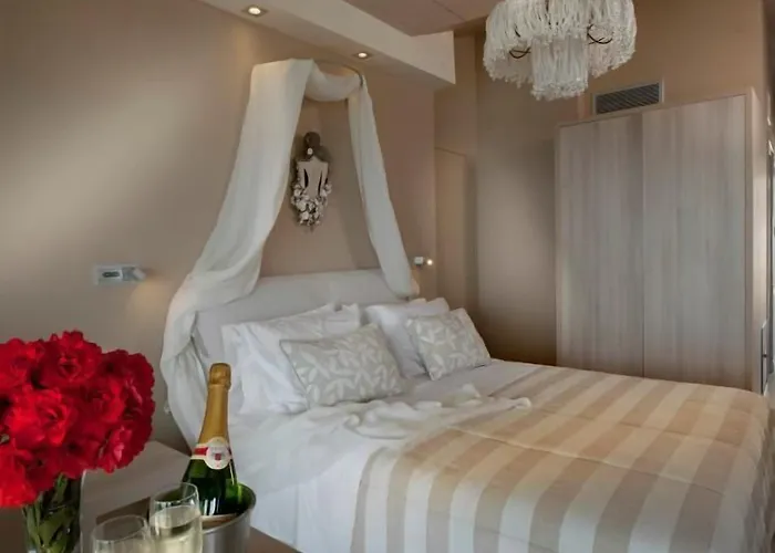 מלון דירות Karavia Lux 3*