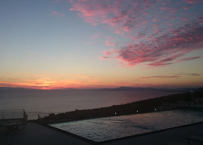 Karavia Lux מלון דירות 3*