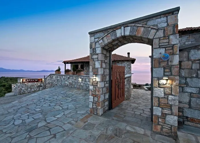 Karavia Lux מלון דירות 3*